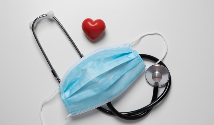 Las personas con covid tienen más riesgo de sufrir enfermedades cardiovasculares, según estudio. 