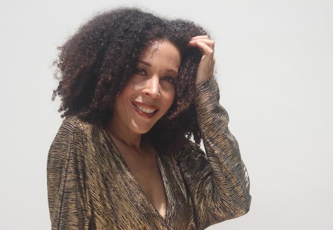 ‘Tiempo’, new song by Panamanian Julia Minelli