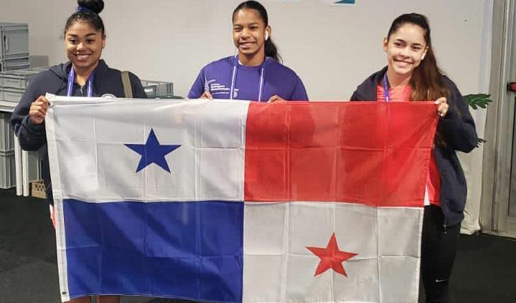 Hillary Heron, Karla Navas y Lana Herrera, miembros del equipo de gimnasia de Panamá.