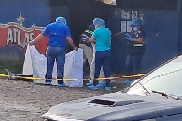 Nicolás Alberto Morales, de 49 años, un golpe en la cabeza y en el sitio se observaron varios pedazos de bloques. Foto. José Vásquez