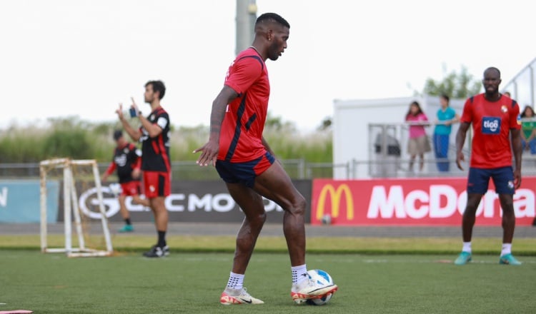 José Fajardo durante los entrenamientos de la selección de Panamá. Foto: Fepafut