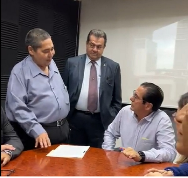 Momento en que Torrijos fue notificado del proceso de expulsión. Foto: Internet