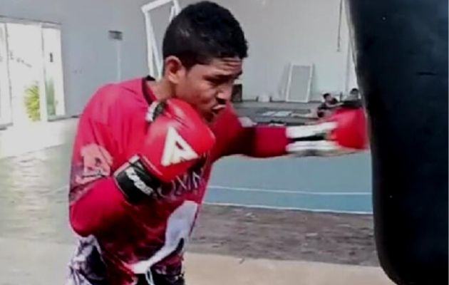 Kadir Macías en los entrenamientos con miras a su pelea en KO al Cáncer. Foto: Cortesía