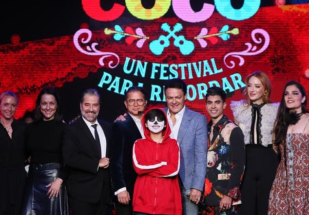 Artistas en la presentación del elenco de 'Coco: un festival para recordar', en Ciudad de México. EFE/ Mario Guzmán