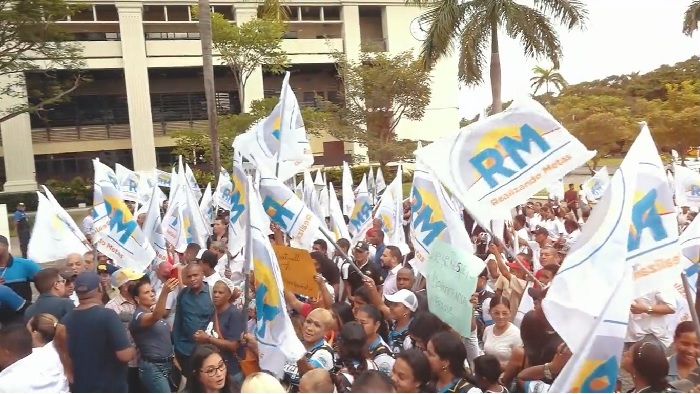 Simpatizantes de Realizando Metas, la tercera fuerza política del país. Foto: Internet