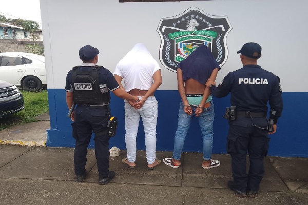 Los ciudadanos fueron interceptados mientras huían en un sedán por el sector de Vacamonte. Foto. Proteger y Servir