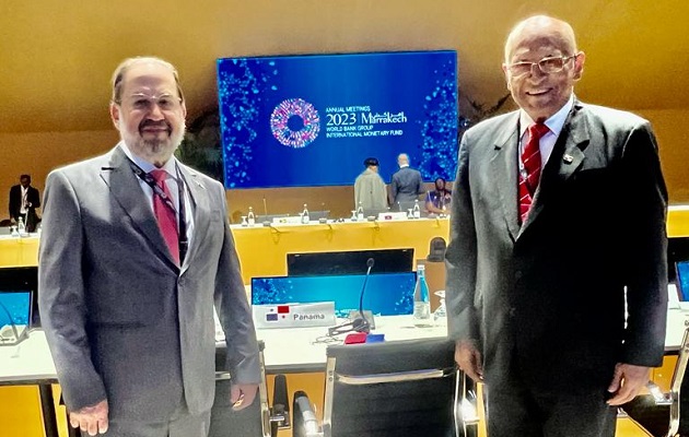 El gerente de Banconal, Javier Carrizo, y el ministro Héctor Alexander en Marruecos. Foto: Cortesía