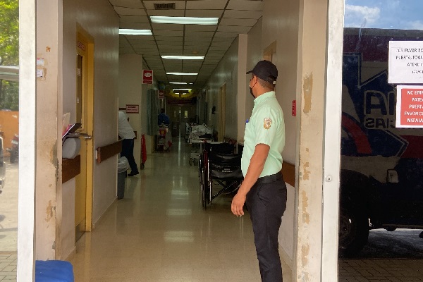 Los nosocomios de la ciudad capital están rechazando los pacientes que son enviados para hospitalización al ser imposibles brindarles en este hospital los cuidados que requieren. Foto. Eric Montenegro