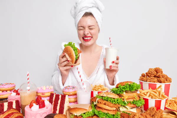 La comida chatarra produce una felicidad temporal. Foto: Ilustrativa / Freepik