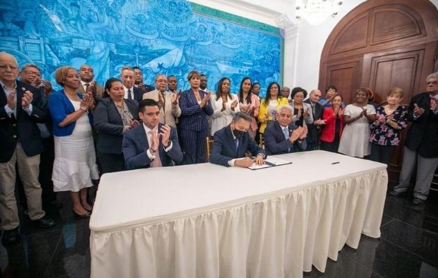 El presidente Laurentino Cortizo sancionó la ley. Foto: Cortesía Presidencia