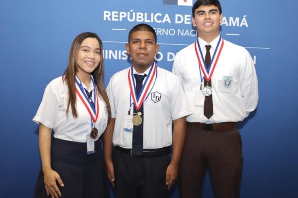 Estudiantes ganadores. Foto: Cortesía