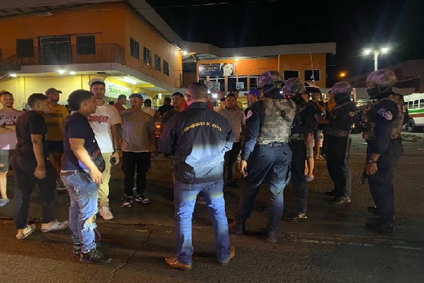 El operativo se efectuó debido a las denuncias recibidas por el exceso de ruido que se genera por los motores de los vehículos y los equipos de sonido de los automóviles. Foto. eric Montenegro 