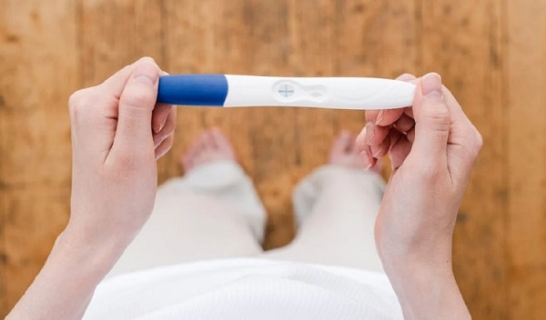 Mujeres con edades  avanzadas, deben acudir a un profesional de la salud reproductiva después de seis meses sin lograr el embarazo. Foto: Ilustrativa / Pexels
