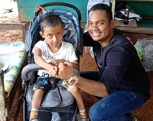 Caleb Montenegro, un niño de cuatro años de edad, padece de varias dolencias. Foto: Diomedes Sánchez