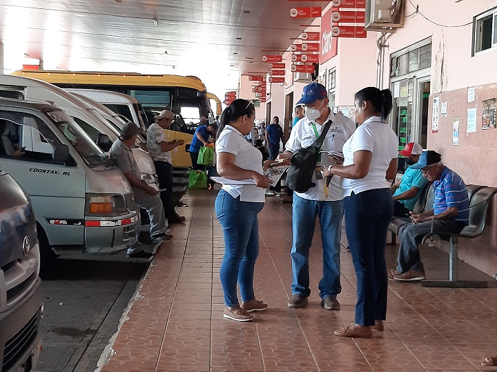 Las rutas se mantienen operando este lunes pero sin horarios fijos, principalmente en la madrugada. Foto: Thays Domínguez