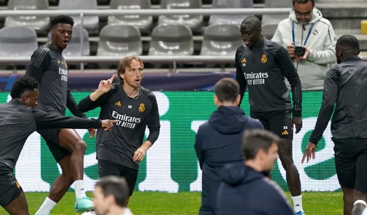 Real Madrid en los entrenamientos con miras su juego ante Braga. Foto: EFE