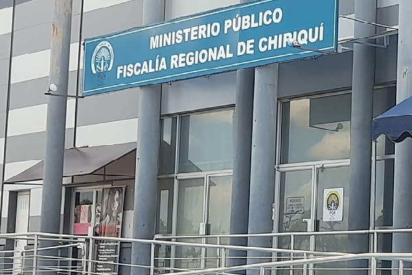 Una fuente confirmó que el hombre de unos de 28 años, que amenazó a los funcionarios del Ministerio Público, reside en la ciudad de David y es investigado por otra causa penal. Foto. Archivo