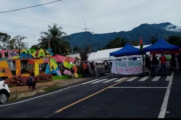 En la provincia de Chiriquí hay un total de ocho puntos cerrados por los manifestantes, cinco de ellos en el oriente chiricano, además el puente sobre el río David y Volcán. Foto. José Vásquez