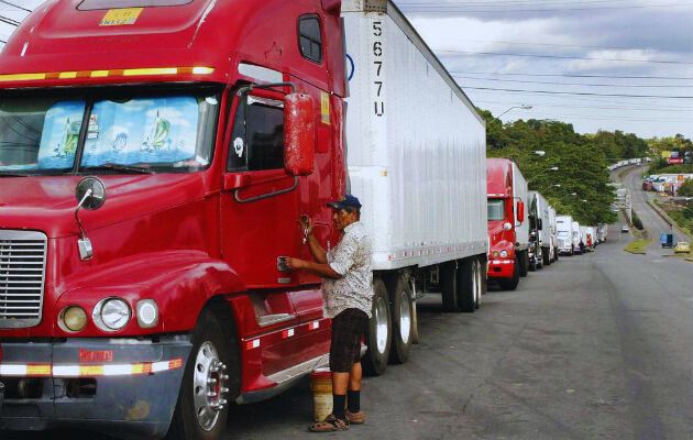 Cargo carriers announce the suspension of service