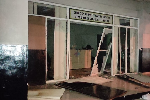 Las instalaciones de la Direcciín de Investigación Judicial (DIJ) fueron vandalizadas. Foto. Melquiades Cásquez