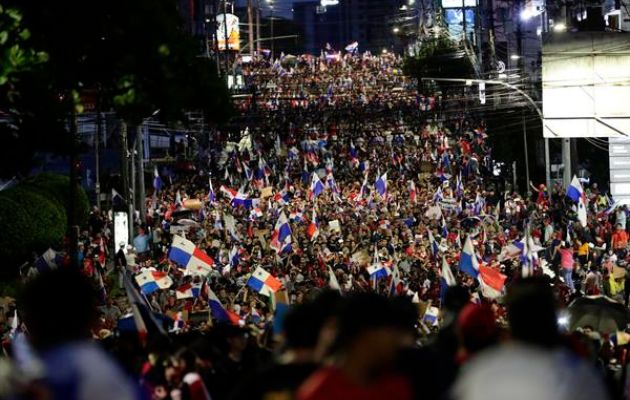 Marcha multitudinaria en la ciudad de Panamá. Foto: EFE