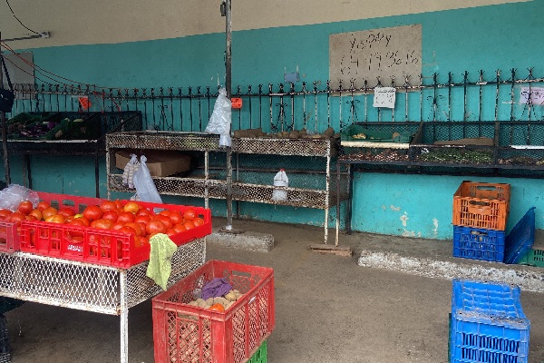 La mayoría de los comerciantes coincidieron en que sus reservas podrían durar hasta este martes. Foto. Eric Montenegro