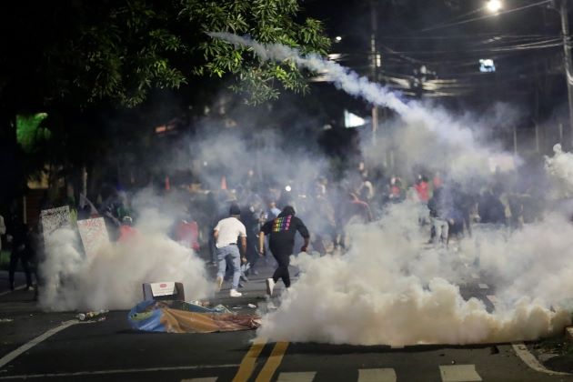 Más de 1,000 camiones se acumulan en la zona fronteriza, como coinciden fuentes del transporte de carga de Panamá y Costa Rica.