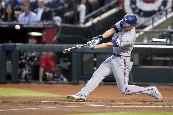 Corey Seager, pegó  su cuadrangular en el cuarto partido de la Serie Mundial contra Arizona. Foto: EFE