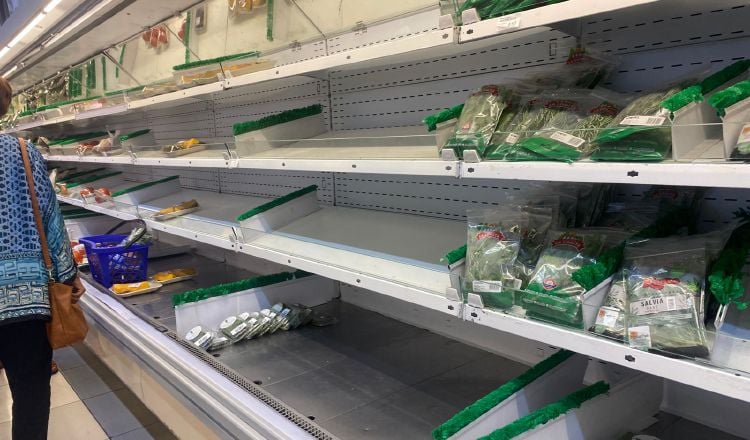 El desabastecimiento de alimentos se nota en supermercados y mercaditos.