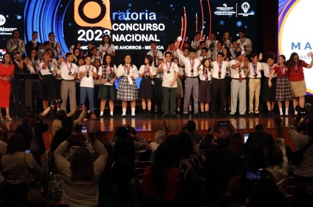 Los estudiantes participantes continuan su preparación. Foto: Víctor Arosemena