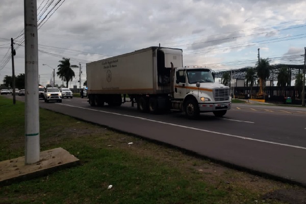Los seis camiones con insumos permanecieron más de 15 días atrapados en los cierres de vías. Foto. CSS
