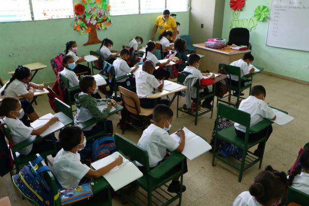 Los estudiantes de los centros educativos oficiales se mantienen sin recibir clases. Foto: Archivo