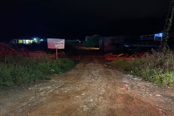 Se conoció que el cuerpo estaba tirado en una zanja en bolsas negras y solo se veían dos piernas. Foto. Diomedes Sánchez