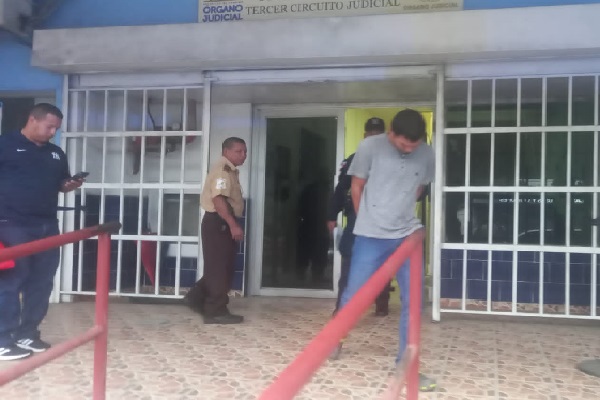 En la audiencia llevada a cabo a José Estrada Lee (alias Guille), se reveló que este también tuvo la tarea de vigilar la casa de la víctima, para determinar cuándo se encontraba sola. Foto. Eric Montenegro