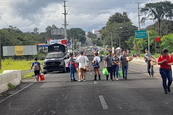 Se pierden millones de dólares debido a que no pueden mover mercancía de la Zona Libre de Colón o ingresar mercancías procedentes de Centroamérica. Foto. José Vásquez