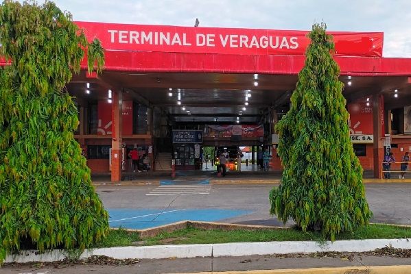 En la provincia de Veraguas, la terminal de transporte se encontraba vacía ya que los transportistas precisaron que sería muy difícil la movilización de pasajeros.