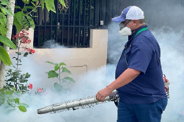 En el corregimiento de La Arena de Chitré, se registró un caso de dengue con signos de alarma, hubo varios operativos y se detectaron criaderos activos. Foto. Thasy Domínguez