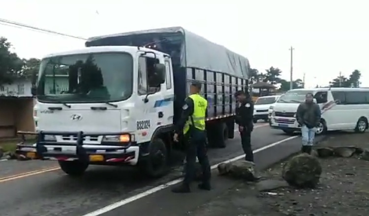 La Policía Nacional informó que en la mañana de este miércoles se abrió la vía para los vehículos que se dirigían a Cerro Punta. Foto: Internet