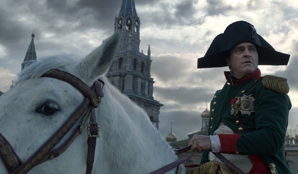 El ganador del Óscar, Joaquín Phoenix como Napoleón. Foto: Apple TV+ 