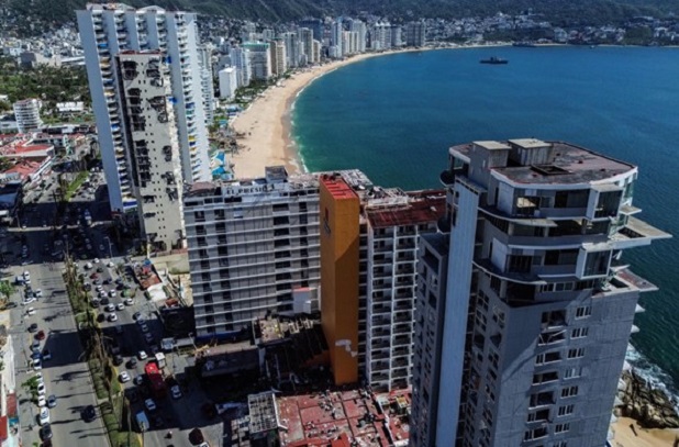 Una zona costera afectada por el paso del huracán Otis en Acapulco, estado de Guerrero. Foto: David Guzmán / EFE