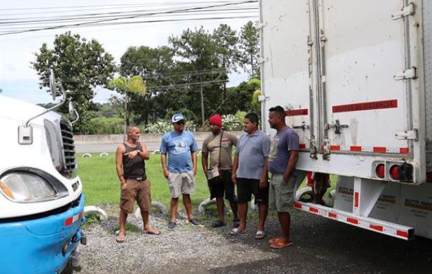 Camioneros se encuentran varados debido las protestas que se registran en Panamá. Foto: EFE