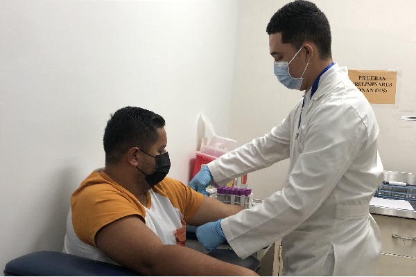 De 101 donaciones recibidas en el banco de sangre durante el mes de noviembre, solo tres fueron voluntarias, el resto fueron depositadas directamente para cirugías. Foto. Thays Domínguez