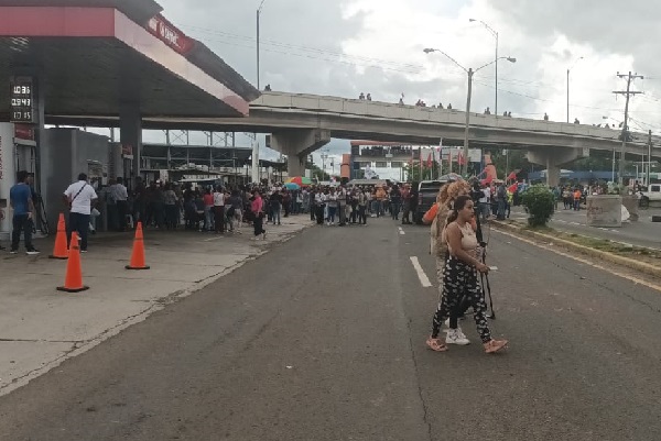 El puente vehicular de Santiago ha permanecido cerrado por más de 30 días. Foto. Archivo