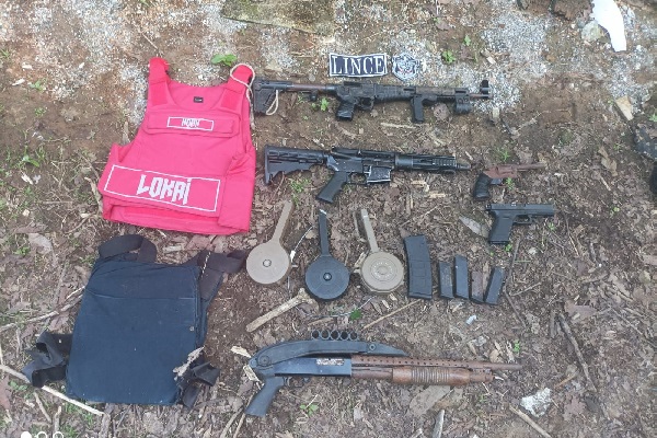 Las armas fueron encontradas durante en un patrullaje de los agentes del orden público por el corregimiento de Cativá. Foto. Proteger y Servir