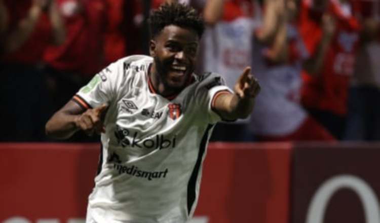 El panameño Freddy Góndola, jugador del Alajuelense. Foto: EFE