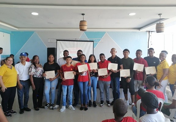 El evento también fue oportuno para entregar certificados de reconocimiento a chicos del programa Padrino Empresario.