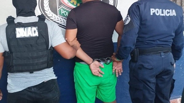 Al detenido se le encontró en posesión de 94 carrizos de cocaína. Foto: Diomedes Sánchez 