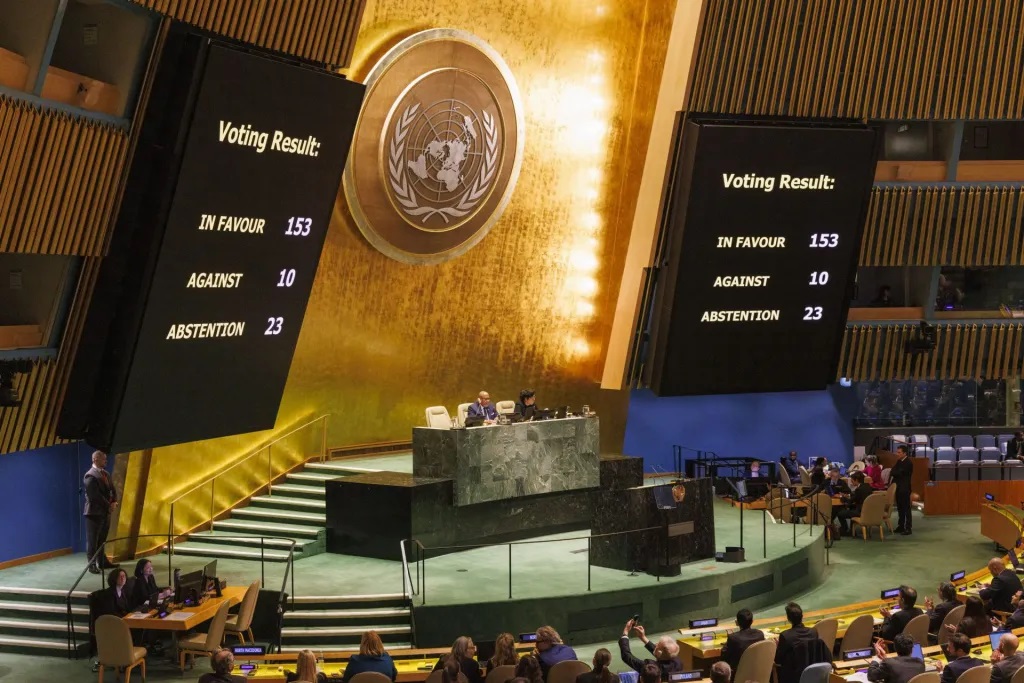 Vista de una votación en la Asamblea General de la ONU sobre el alto al fuego en Gaza, el 12 de diciembre de 2023, en Nueva York. Foto: EFE