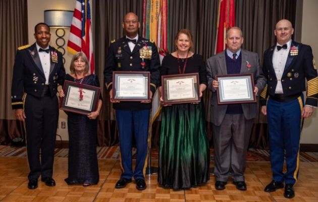 Cuatro ex miembros del ejército de los Estados Unidos fueron condecorados por participación en la Operación Causa Justa en Panamá. Foto: U.S Army