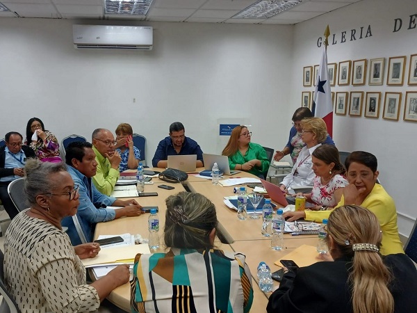 Este lunes se reunieron con las autoridades del Meduca los directores regionales para coordinar acciones. Foto: Cortesía Meduca